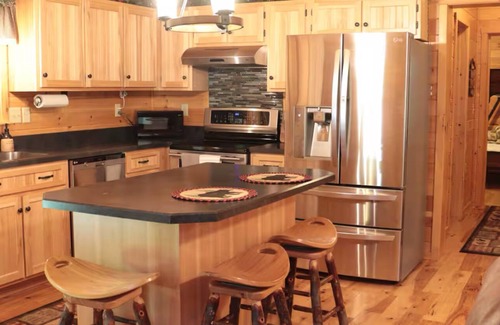 Saxton Cabin | The Bear Den - Spacious Cabin with Covered Boat Storage 5 miles to Raystown Lake