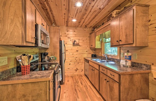 Helen Cabin | ‘The Bear Paw’ at the Sautee Mountain Retreat