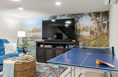 Village at Camelback House | The Bears Den by AvantStay Prime Location Renovated w Movie Game Room