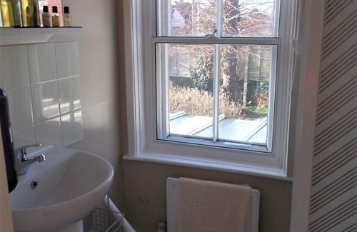 Sittingbourne Bed & Breakfast | The Beaumont - B&B