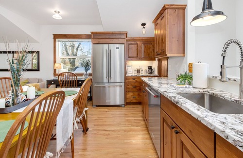 University Park Apartment | The Beautiful Bear’s Den! Walk to Old Town & CSU!