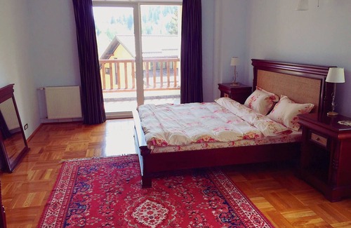 Sinaia House | The beautiful Casa Miu