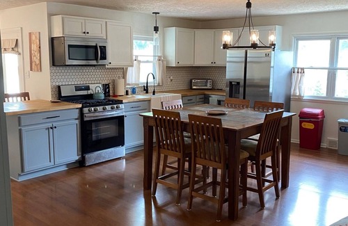 Beech Grove House | ❤️ The Bedford - spacious, cozy, quiet & comfortable ❤️