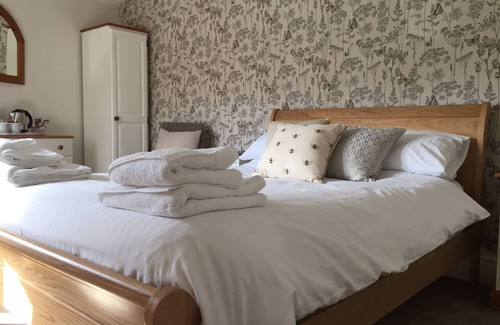 Oakamoor House | The Beehive Guest House
