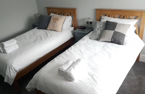 Oakamoor House | The Beehive Guest House