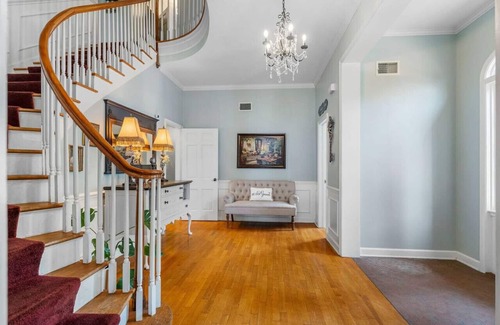 Fort Smith House | The Beland Mansion with private suites awaits you