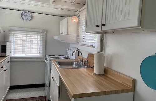 Sylvan Beach Cottage | The Bella Vista Beachfront Cottage .Perfect For Families