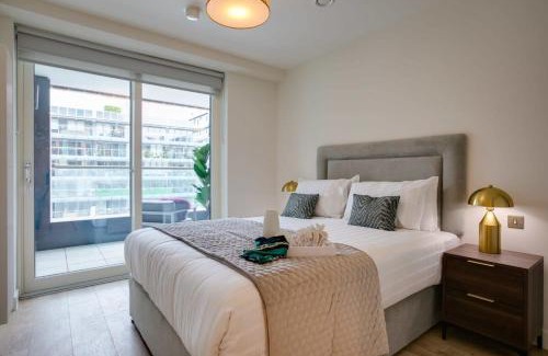 Grand Canal Dock Apartment | The Benson One by Dublin At Home