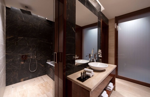 Doha Hotel | The Bentley Luxury Hotel and Suites
