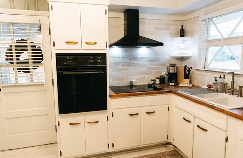 Hollywood - Mt. Vernon House | "The Berry" Mid-Century Modern Stay w/3BR - UK