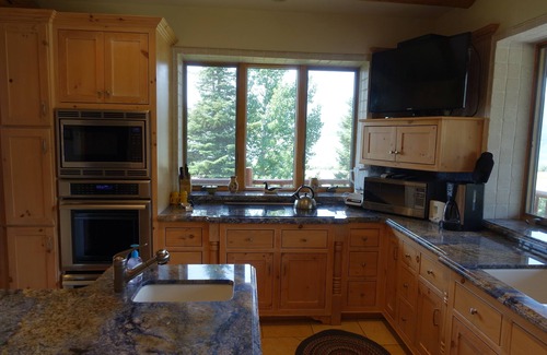 West Yellowstone Cabin | The Best & Coziest Cabin for Big Families/Groups in West Yellowstone!