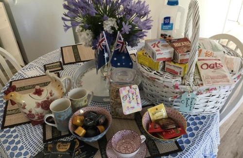 Bundanoon House | The Best Exotic Magnolia Cottage