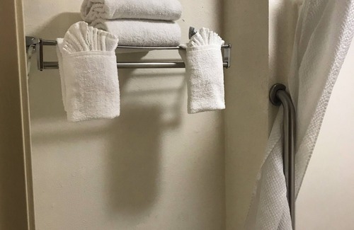 Markham Hotel | The Best Inn & Suites