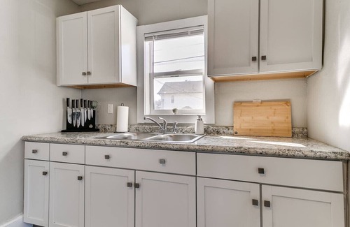 Des Moines Apartment | The BEST of Iowa: Mountain Retreat w/King Bed