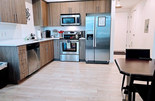 Salt Lake City Apartment | The Best of Work & Leisure w/a Great View! 1B/1Ba, Gym, Hot-Tub, EV Chrgr Access