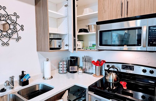 Salt Lake City Apartment | The Best of Work & Leisure w/a Great View! 1B/1Ba, Gym, Hot-Tub, EV Chrgr Access