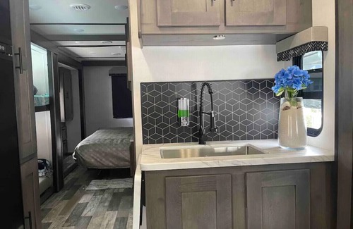 Floral Park RV Rental | The Best Spacious RV in New York!