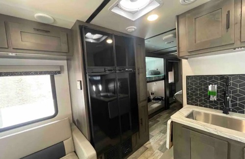 Floral Park RV Rental | The Best Spacious RV in New York!