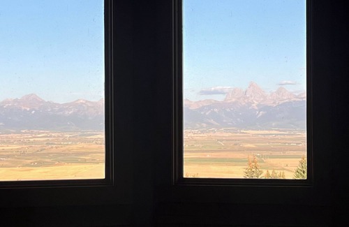 Tetonia House | The best views in the Teton Valley with room for the entire crew to stay.