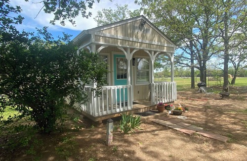 Glen Rose Cabin | The Beulah Jane is a peaceful cabin on working farm in Glen Rose.