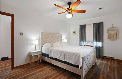 Waterford House | The Beverly on Buena Lake