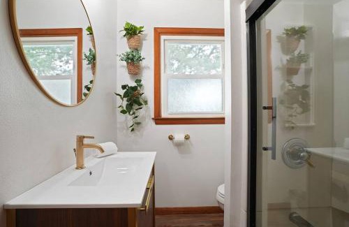Waterford House | The Beverly on Buena Lake
