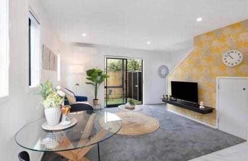 Lower Hutt House | The Biddle Cres Cosy Getaway