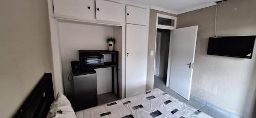 Greater Johannesburg Metropolitan Area House | The Big 5 - Rhino