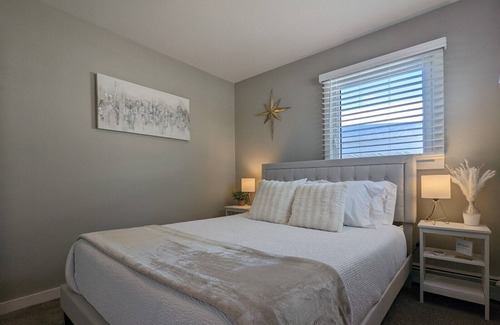 Superior House | The Big Azul House | Superior Home Away From Home