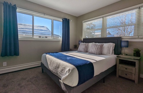Superior House | The Big Azul House | Superior Home Away From Home