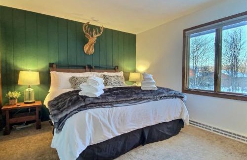 Killington House | The Big Lebearski - AC, Grill, Fire Pit, Hot tub!