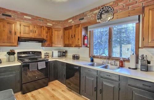 Killington House | The Big Lebearski - AC, Grill, Fire Pit, Hot tub!