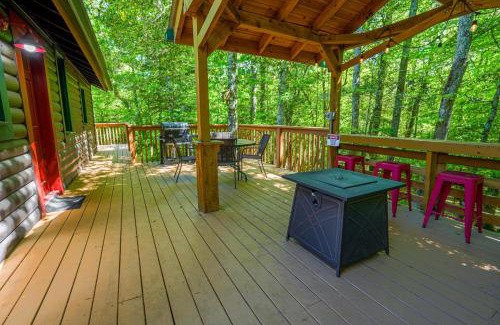 Dahlonega House | The Big Little Cabin - Hot Tub & Playground