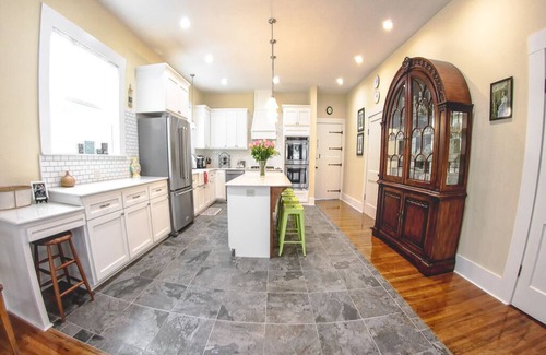 Lake Charles House | The Big White House LCLA