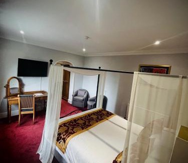 Scaynes Hill Hotel | The Birch Hotel