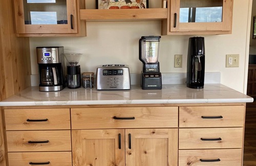 Talent House | The Bird House.Completely updated 4-bedroom country home in Talent. Pet-friendly