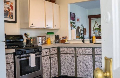 Dixon House | The Birdhouse - Best Location in Dixon