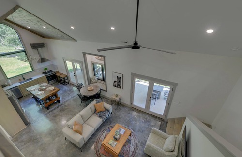 Wiley Cabin | The Black Ace is Creek Front & Minutes to Town
