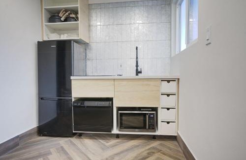 Oak Center House | The Black and White House