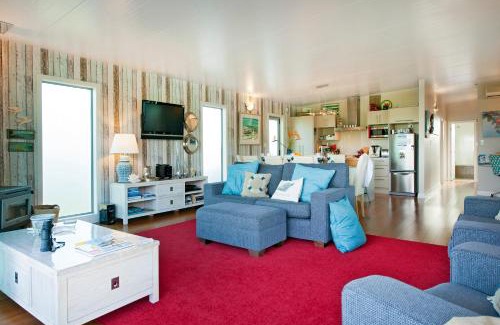 Russell House | The Black Bach