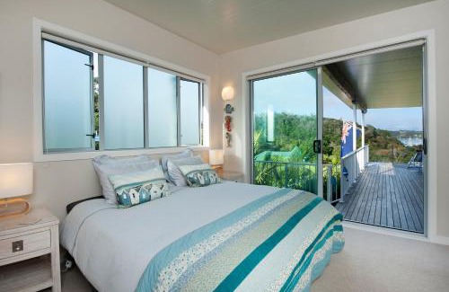 Russell House | The Black Bach