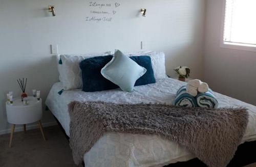 Whakamarama Bed & Breakfast | The Black Badger Luxury Bed & Breakfast