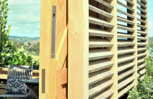 Mahurangi East House | The Black Box Studio - Scotts Landing Holiday Studio