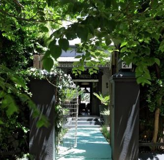 Robertson House | The Black House