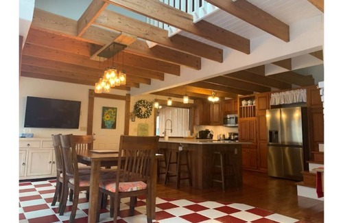 Siloam Springs Cottage | The Blessing House in Downtown Siloam Springs