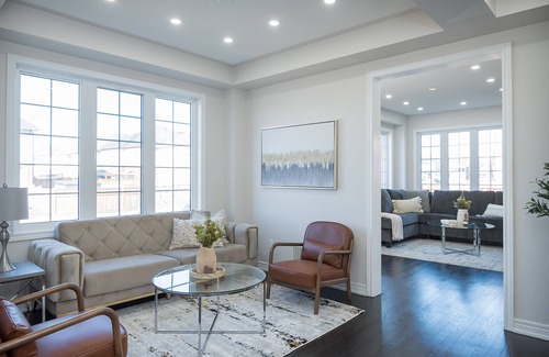 Bowmanville House | The Bliss has its unique style and a relaxing porchn