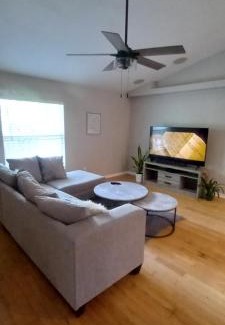 St. Petersburg - Clearwater Villa | The Blu door spot in st.pete