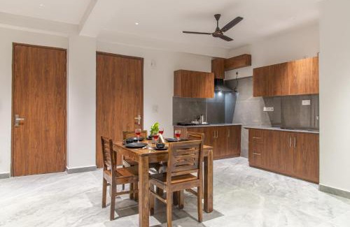 Kumarhatti Apartment | THE BLUE BERRY BY HiLL CREST I 2BHK APARTMENTS I AC I ROOF TOP MODERN CAFE I