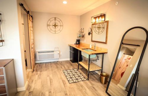 Douglas Hotel | The Blue Buffalo Motel