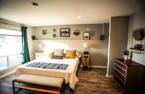 Douglas Hotel | The Blue Buffalo Motel